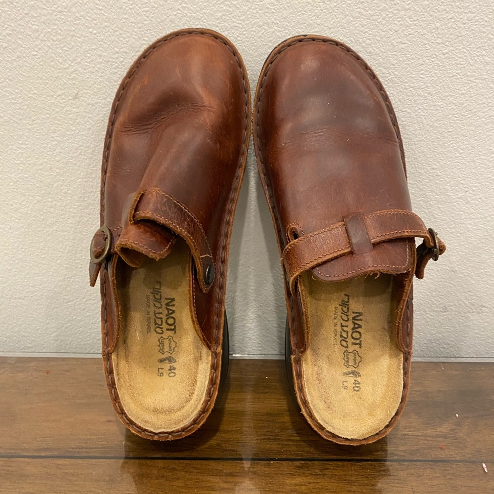 Naot women’s brown  Chestnut Leather Loafers clogs mules size 9   40